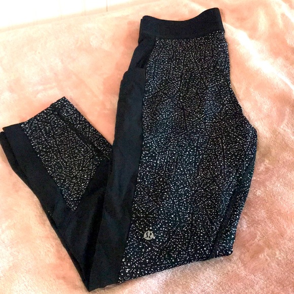 Women’s lululemon speckled workout leggings Sz: 8